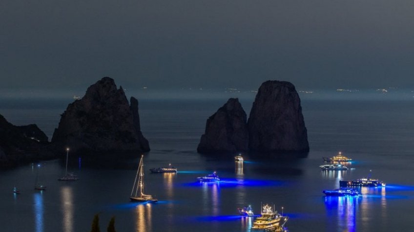 CAPRI BY NIGHT BOAT TOUR