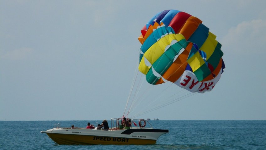 WATER EXPERIENCE - Parasailing