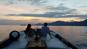 Sorrento Coast boat tour at sunset from Sorrento